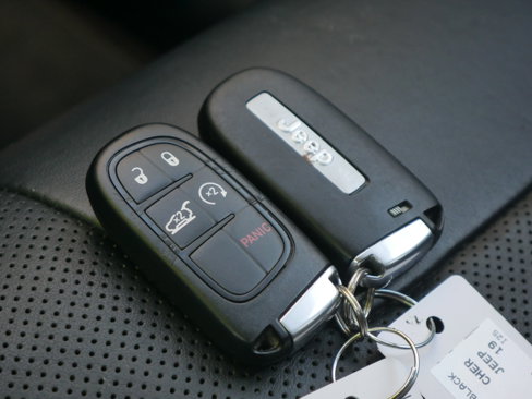 Used 2019 Jeep Cherokee Limited w/ Luxury Group image 42