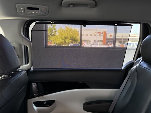 Used 2022 Kia Carnival EX image 28