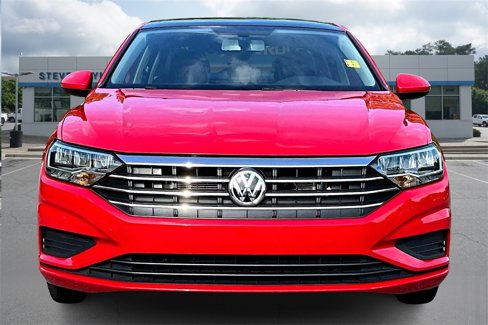 Used 2021 Volkswagen Jetta SE image 2
