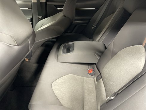 Used 2019 Toyota Camry LE image 32