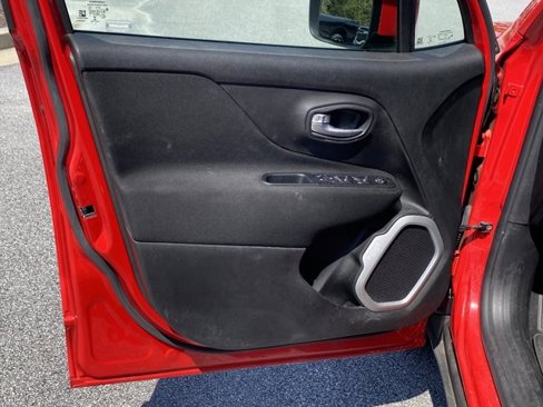 Used 2021 Jeep Renegade Latitude image 20
