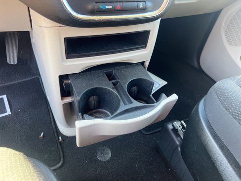 Used 2019 Dodge Grand Caravan SE w/ UConnect Hands-Free Group image 19
