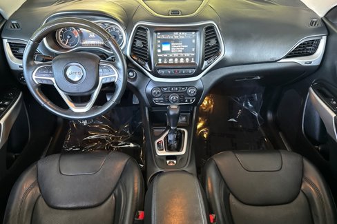 Used 2017 Jeep Cherokee Overland w/ Technology Group image 14