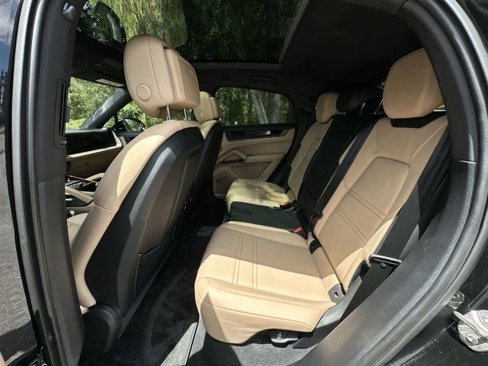 Certified 2024 Porsche Cayenne Coupe image 27