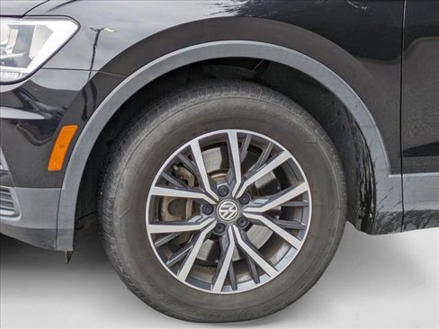 Used 2019 Volkswagen Tiguan SE w/ Panoramic Sunroof Package image 9