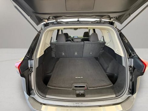 Used 2021 Nissan Rogue SV image 23