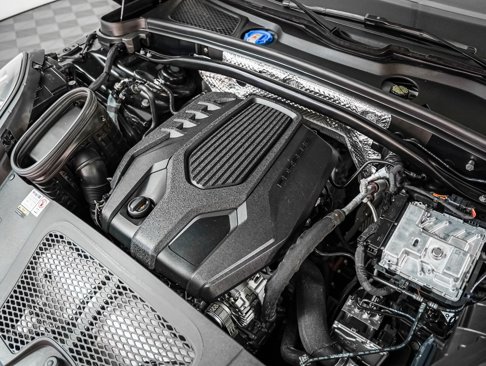 Certified 2023 Porsche Macan image 12