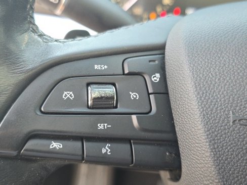 Used 2019 Cadillac XT4 Luxury w/ Cold Weather Package image 21