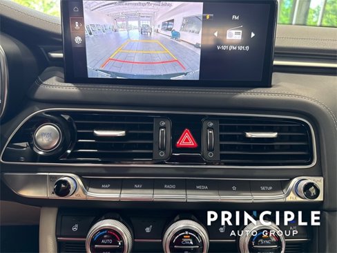 Used 2023 Genesis G70 2.0T image 27