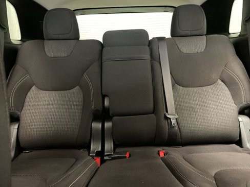 Used 2017 Jeep Cherokee Latitude w/ Cold Weather Group image 12