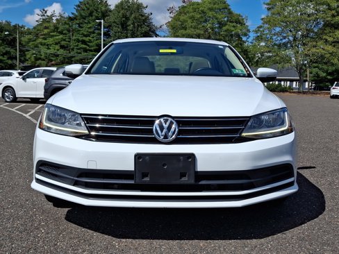 Used 2017 Volkswagen Jetta SE image 2