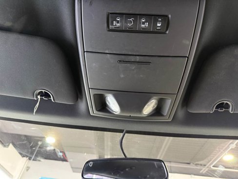 Used 2017 Dodge Grand Caravan SXT image 33