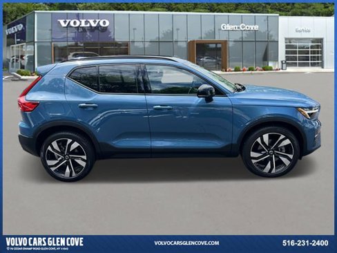 Certified 2023 Volvo XC40 B5 Plus w/ Protection Package Premier image 3