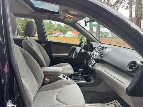 Used 2011 Toyota RAV4 2WD image 17