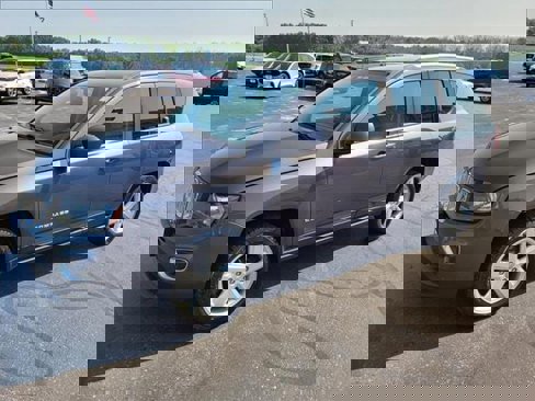 Used 2014 Jeep Compass High Altitude image 1
