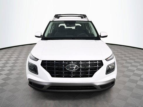 Certified 2025 Hyundai Venue SEL image 2