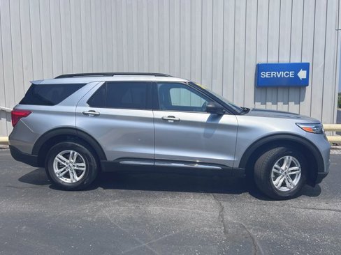 Used 2023 Ford Explorer XLT w/ Equipment Group 202A image 11