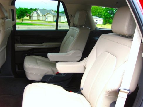 Used 2022 Ford Expedition Limited image 12