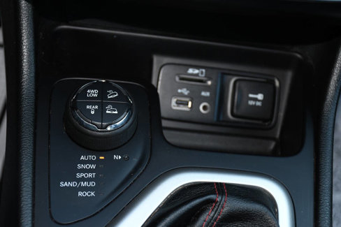 Used 2016 Jeep Cherokee Trailhawk w/ Cold Weather Group image 37