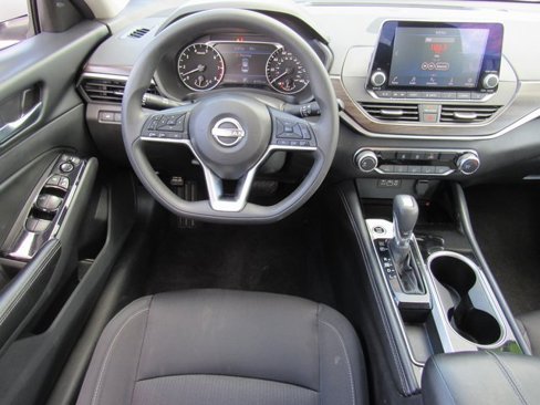 Used 2023 Nissan Altima 2.5 SV image 12