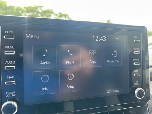 Used 2020 Toyota Corolla LE image 12