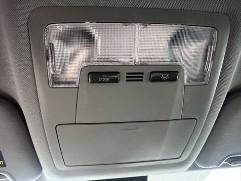Used 2018 Toyota Highlander LE image 22