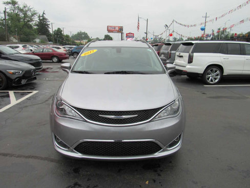 Used 2017 Chrysler Pacifica Touring-L image 3