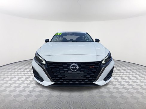 Used 2023 Nissan Altima 2.5 SR image 2