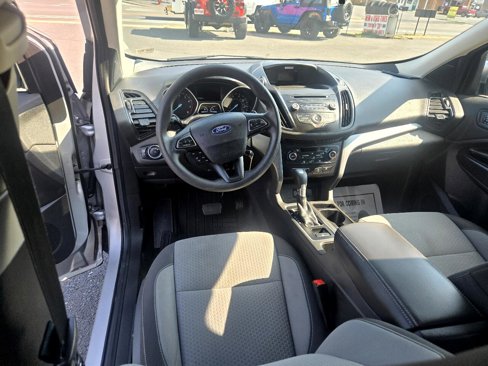 Used 2017 Ford Escape SE image 41