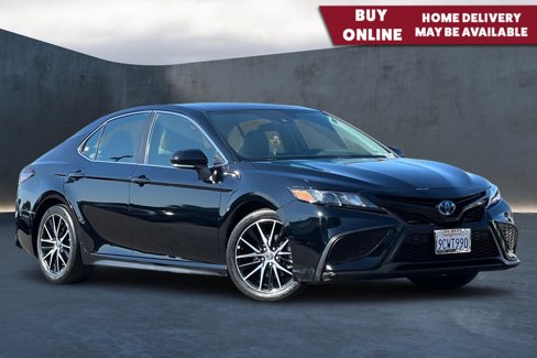 Used 2022 Toyota Camry SE image 1