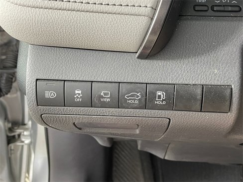 Used 2021 Toyota Camry XLE image 10
