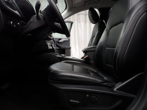 Used 2024 Ford Escape Platinum image 9