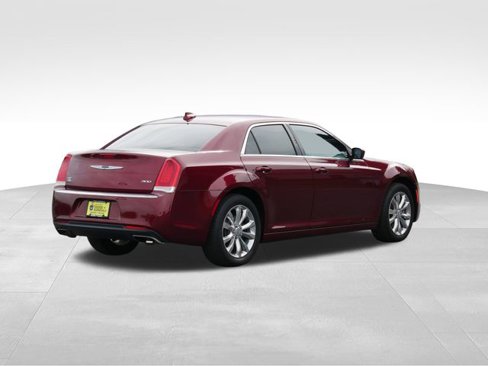 Used 2016 Chrysler 300 Limited image 8