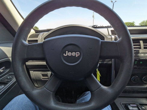 Used 2010 Jeep Liberty Sport image 15