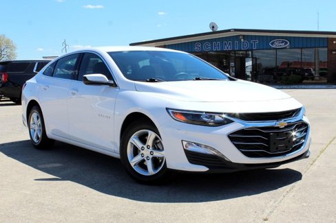 Used 2024 Chevrolet Malibu LT image 2