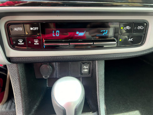 Used 2019 Toyota Corolla LE image 23