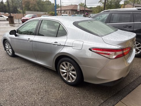 Used 2018 Toyota Camry LE image 2