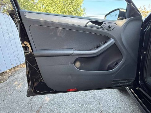 Used 2016 Volkswagen Jetta SE image 23