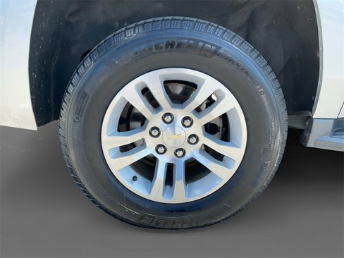 Used 2018 Chevrolet Suburban LT image 10