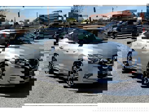 Used 2018 Nissan Maxima 3.5 SV image 2