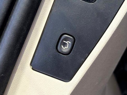 Used 2014 Dodge Grand Caravan SXT image 9