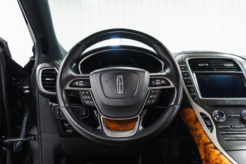 Used 2020 Lincoln Nautilus Reserve image 10