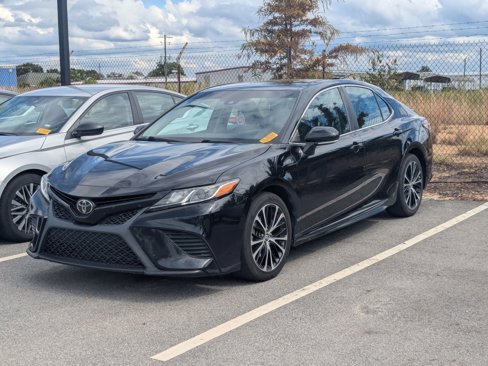 Used 2020 Toyota Camry SE image 4