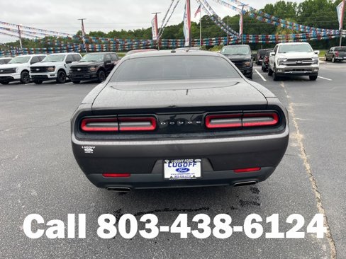 Used 2015 Dodge Challenger SXT image 28