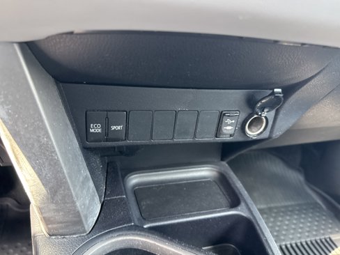Used 2018 Toyota RAV4 XLE image 21