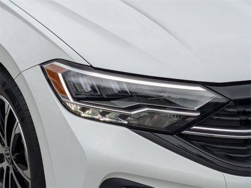 Used 2024 Volkswagen Jetta Sport image 9