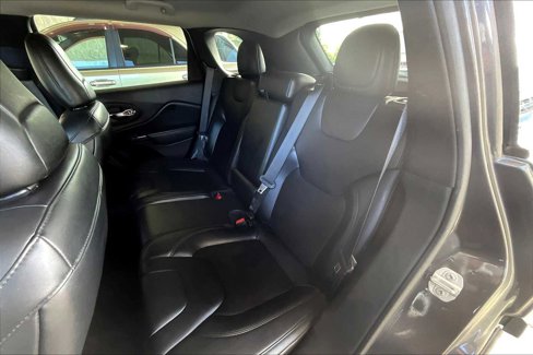 Used 2020 Jeep Cherokee Latitude Plus image 19