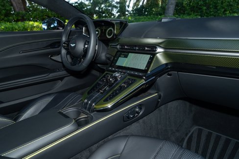 Used 2025 Aston Martin V8 Vantage Coupe image 15