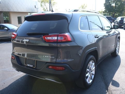 Used 2017 Jeep Cherokee Limited image 3
