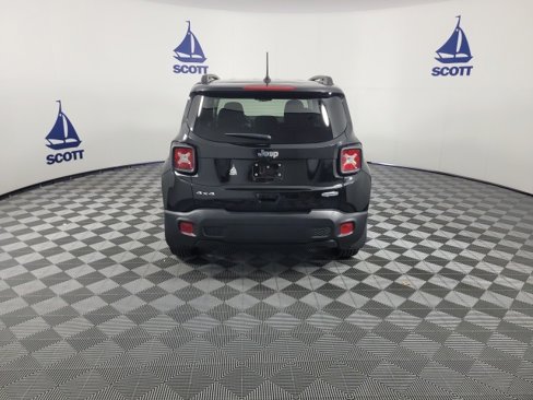 Used 2020 Jeep Renegade Latitude w/ Cold Weather Group image 5